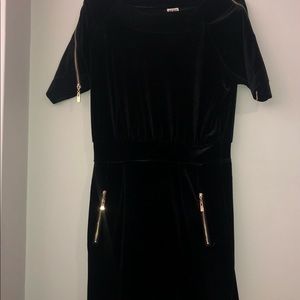 black bodycon dress